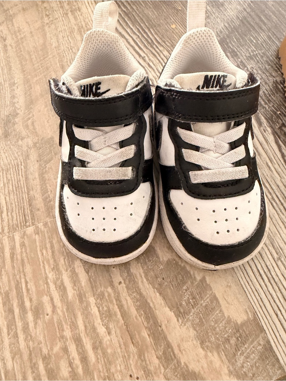 Nike Kids Black and White Velcro Low-Top Sneakers